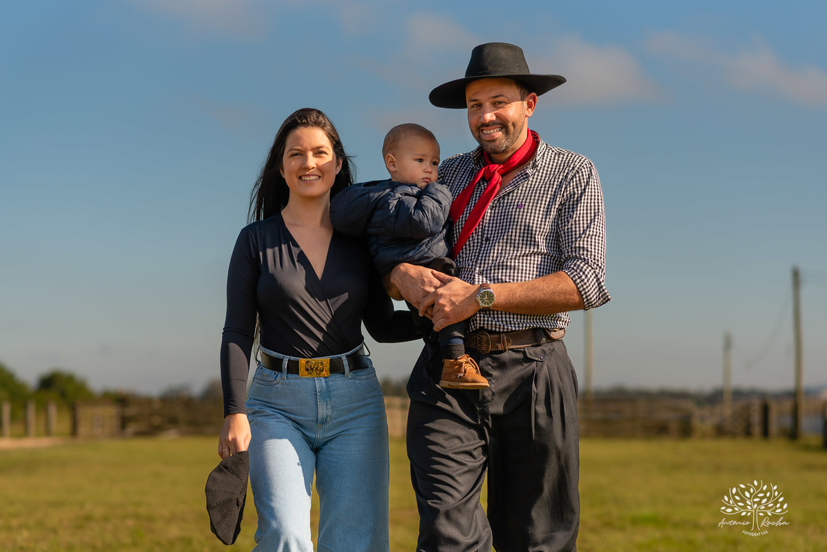 ensaio de primeiro aninho-fotografia de família-gestação-ensaio de gestante-pré-festa - Francisco-Carol-Roger-vovó Sandra-dinda Bianca-dindo Lucas-fotografia infantil-sorriso—contagiante-confiança-fotografia profissional-Antonio Rocha Fotografias-Pelotas