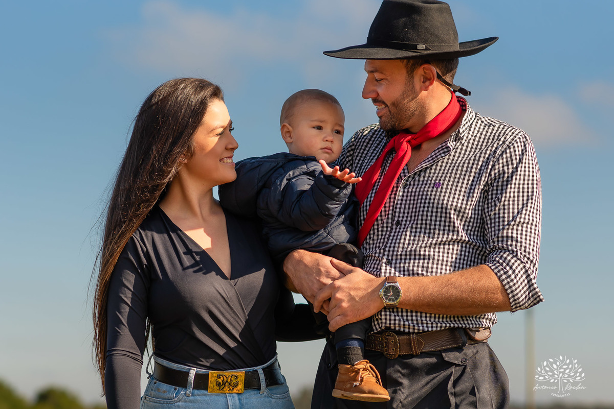 ensaio de primeiro aninho-fotografia de família-gestação-ensaio de gestante-pré-festa - Francisco-Carol-Roger-vovó Sandra-dinda Bianca-dindo Lucas-fotografia infantil-sorriso—contagiante-confiança-fotografia profissional-Antonio Rocha Fotografias-Pelotas