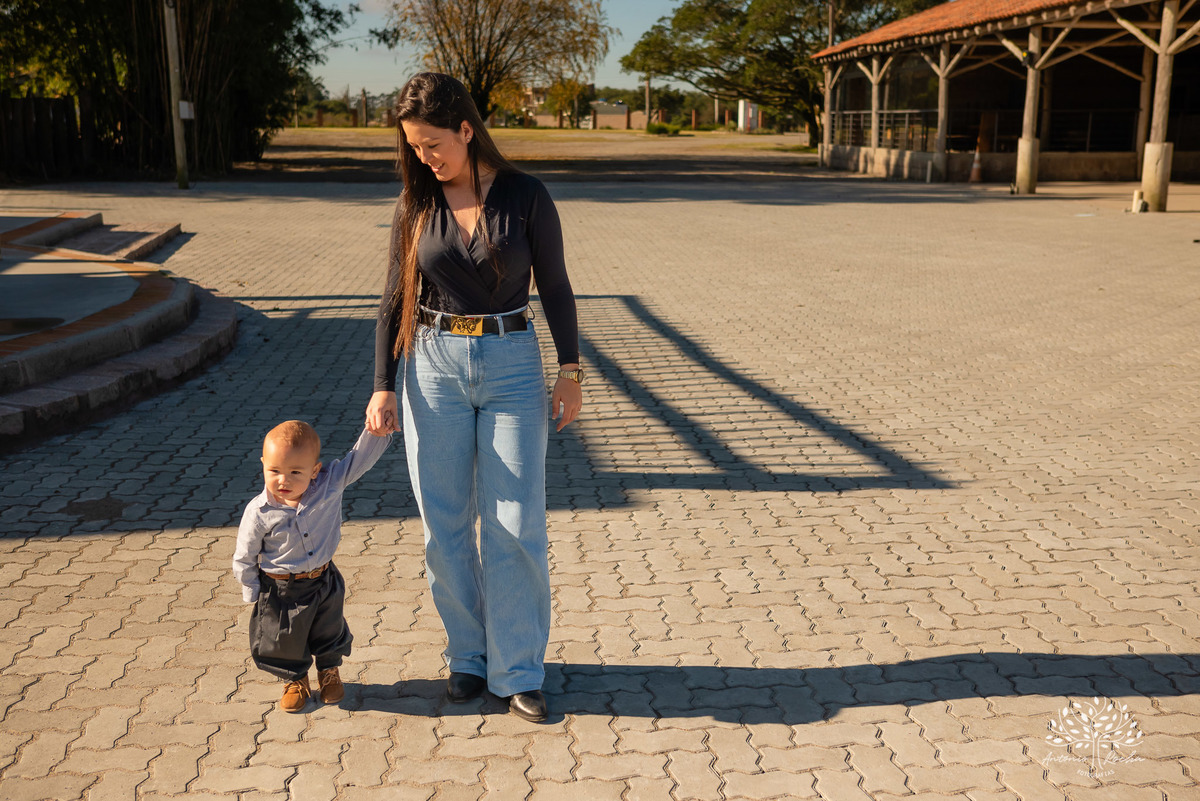 ensaio de primeiro aninho-fotografia de família-gestação-ensaio de gestante-pré-festa - Francisco-Carol-Roger-vovó Sandra-dinda Bianca-dindo Lucas-fotografia infantil-sorriso—contagiante-confiança-fotografia profissional-Antonio Rocha Fotografias-Pelotas