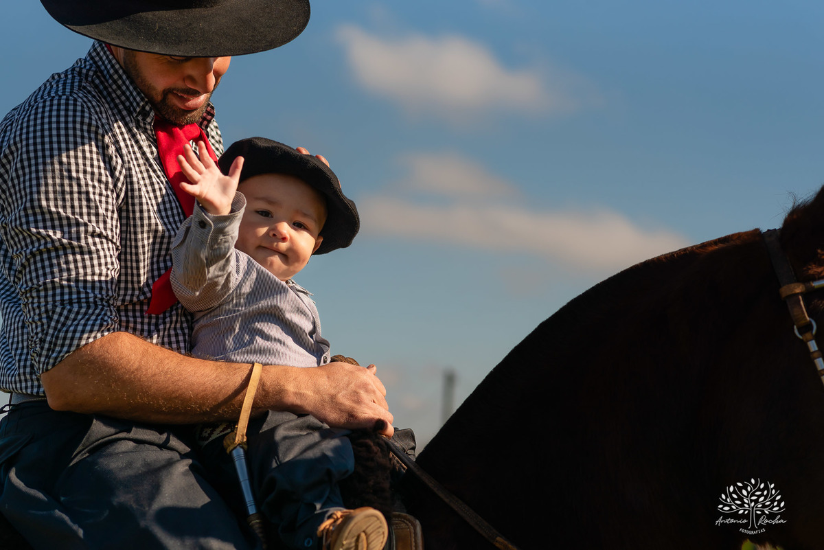 ensaio de primeiro aninho-fotografia de família-gestação-ensaio de gestante-pré-festa - Francisco-Carol-Roger-vovó Sandra-dinda Bianca-dindo Lucas-fotografia infantil-sorriso—contagiante-confiança-fotografia profissional-Antonio Rocha Fotografias-Pelotas