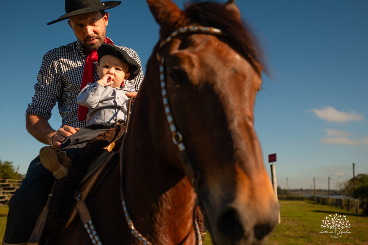 ensaio de primeiro aninho-fotografia de família-gestação-ensaio de gestante-pré-festa - Francisco-Carol-Roger-vovó Sandra-dinda Bianca-dindo Lucas-fotografia infantil-sorriso—contagiante-confiança-fotografia profissional-Antonio Rocha Fotografias-Pelotas