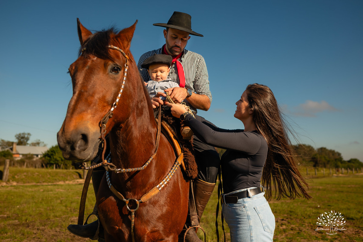 ensaio de primeiro aninho-fotografia de família-gestação-ensaio de gestante-pré-festa - Francisco-Carol-Roger-vovó Sandra-dinda Bianca-dindo Lucas-fotografia infantil-sorriso—contagiante-confiança-fotografia profissional-Antonio Rocha Fotografias-Pelotas
