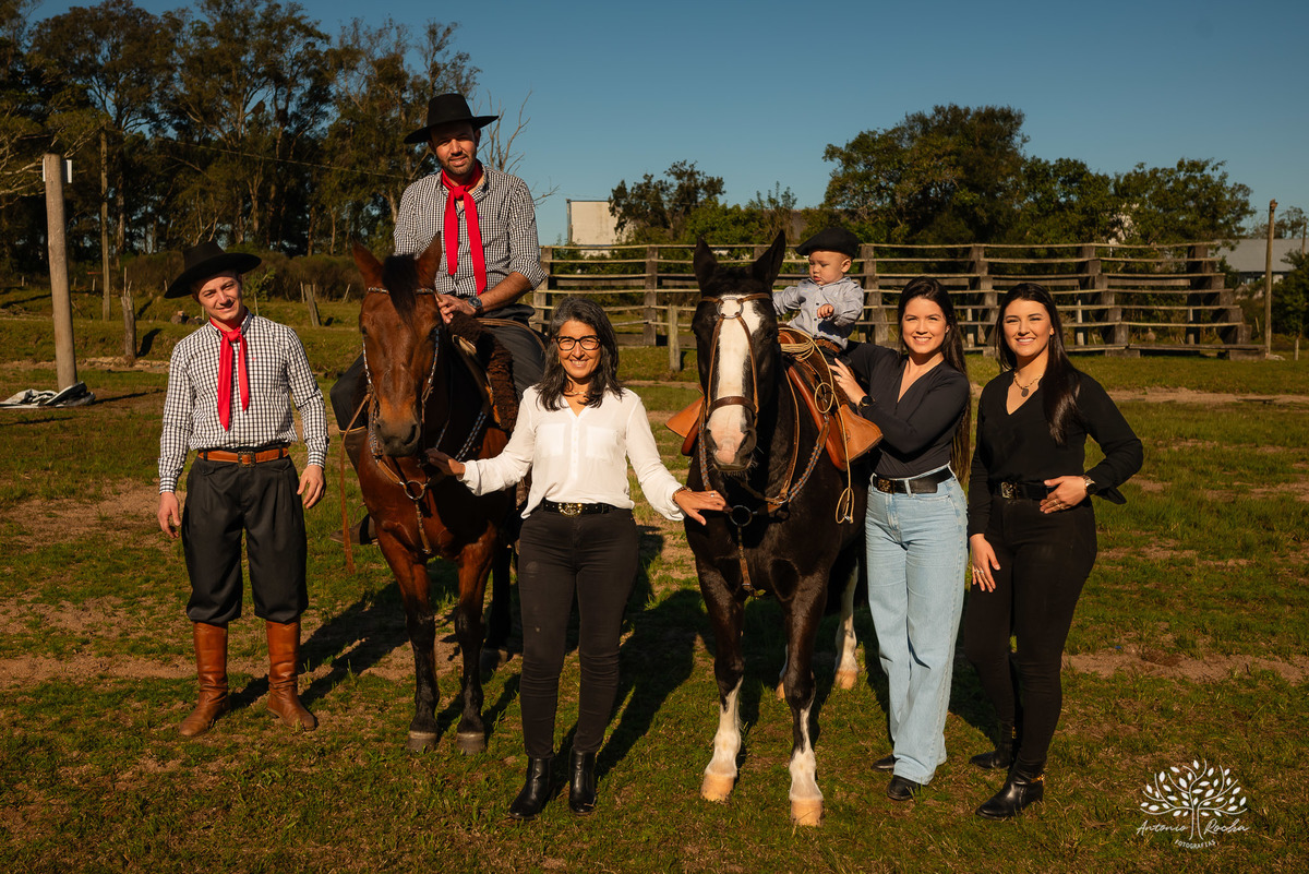 ensaio de primeiro aninho-fotografia de família-gestação-ensaio de gestante-pré-festa - Francisco-Carol-Roger-vovó Sandra-dinda Bianca-dindo Lucas-fotografia infantil-sorriso—contagiante-confiança-fotografia profissional-Antonio Rocha Fotografias-Pelotas