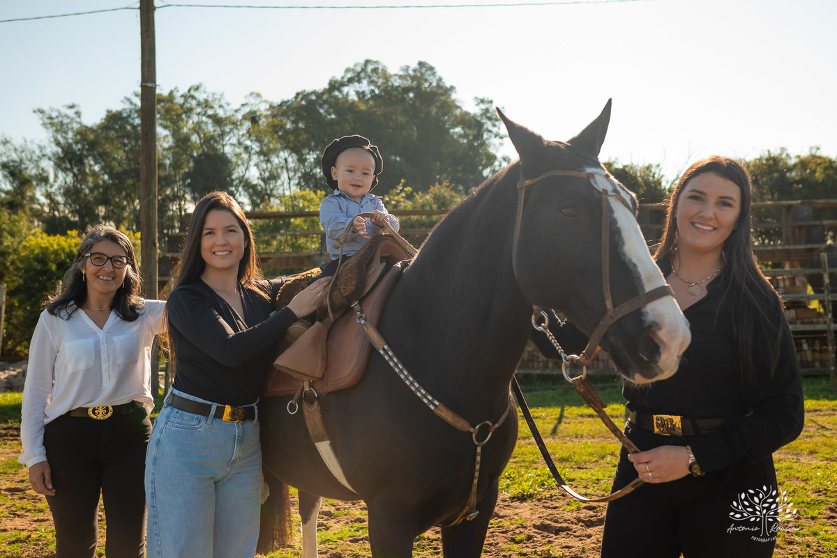 ensaio de primeiro aninho-fotografia de família-gestação-ensaio de gestante-pré-festa - Francisco-Carol-Roger-vovó Sandra-dinda Bianca-dindo Lucas-fotografia infantil-sorriso—contagiante-confiança-fotografia profissional-Antonio Rocha Fotografias-Pelotas