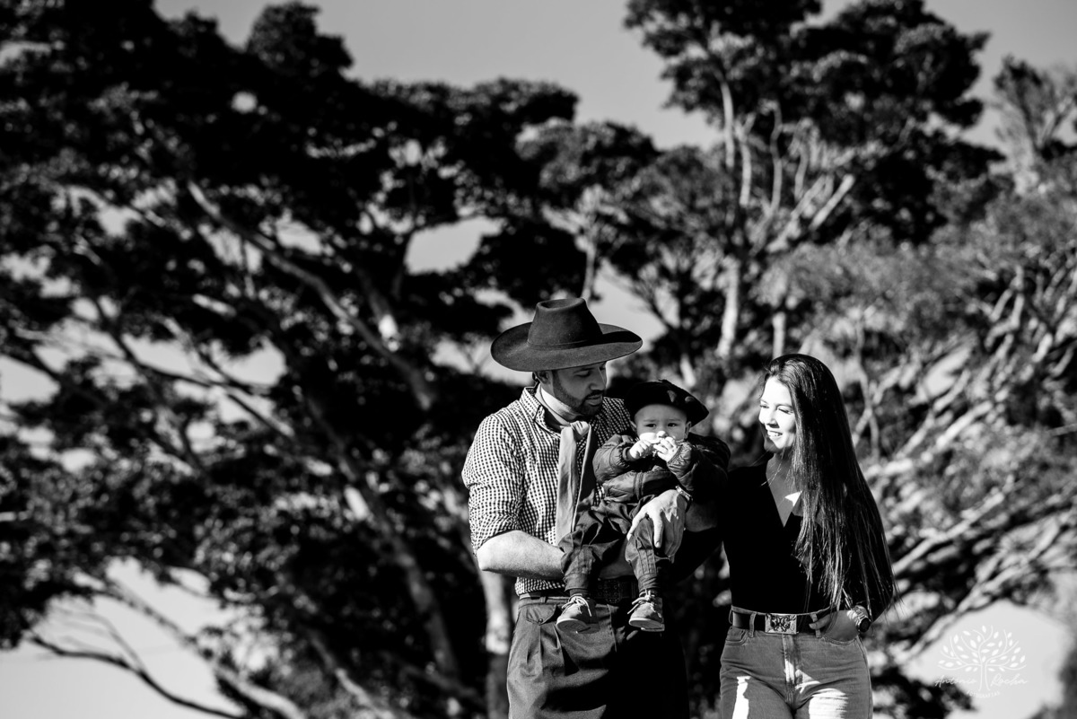 ensaio de primeiro aninho-fotografia de família-gestação-ensaio de gestante-pré-festa - Francisco-Carol-Roger-vovó Sandra-dinda Bianca-dindo Lucas-fotografia infantil-sorriso—contagiante-confiança-fotografia profissional-Antonio Rocha Fotografias-Pelotas