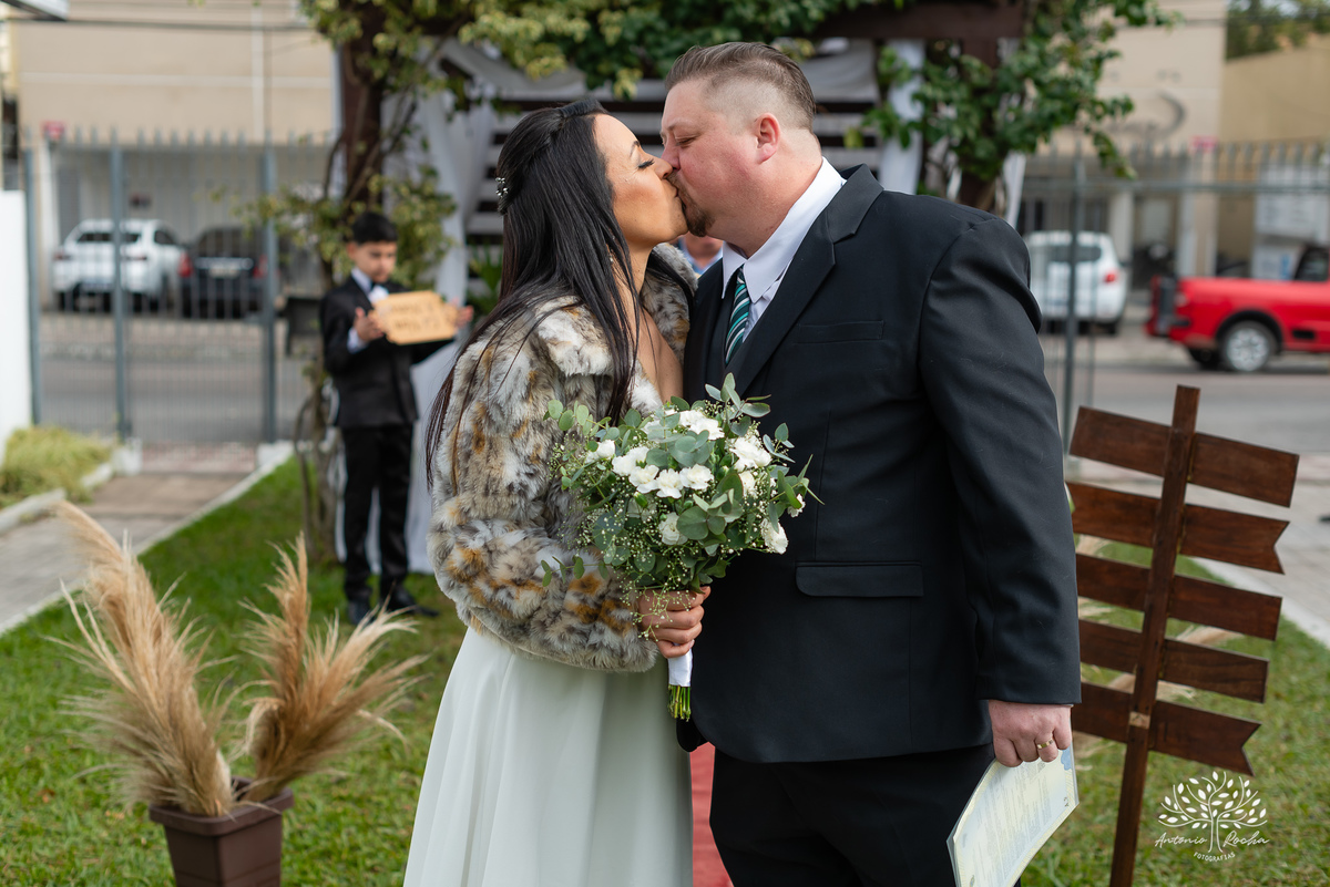 Casamento - celebração do amor - cerimônia no cartório - pajens - filhos do casal - espontaneidade - fotografia de casamento - abraços e dança - confiança no fotógrafo - registro de momentos - fotógrafo de casamento – Antonio Rocha Fotografias - Pelotas