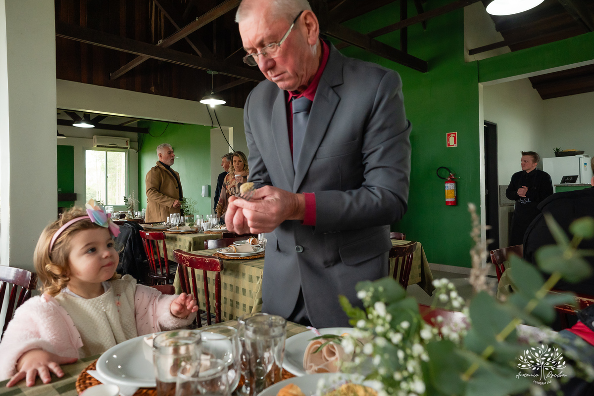 Casamento - celebração do amor - cerimônia no cartório - pajens - filhos do casal - espontaneidade - fotografia de casamento - abraços e dança - confiança no fotógrafo - registro de momentos - fotógrafo de casamento – Antonio Rocha Fotografias - Pelotas