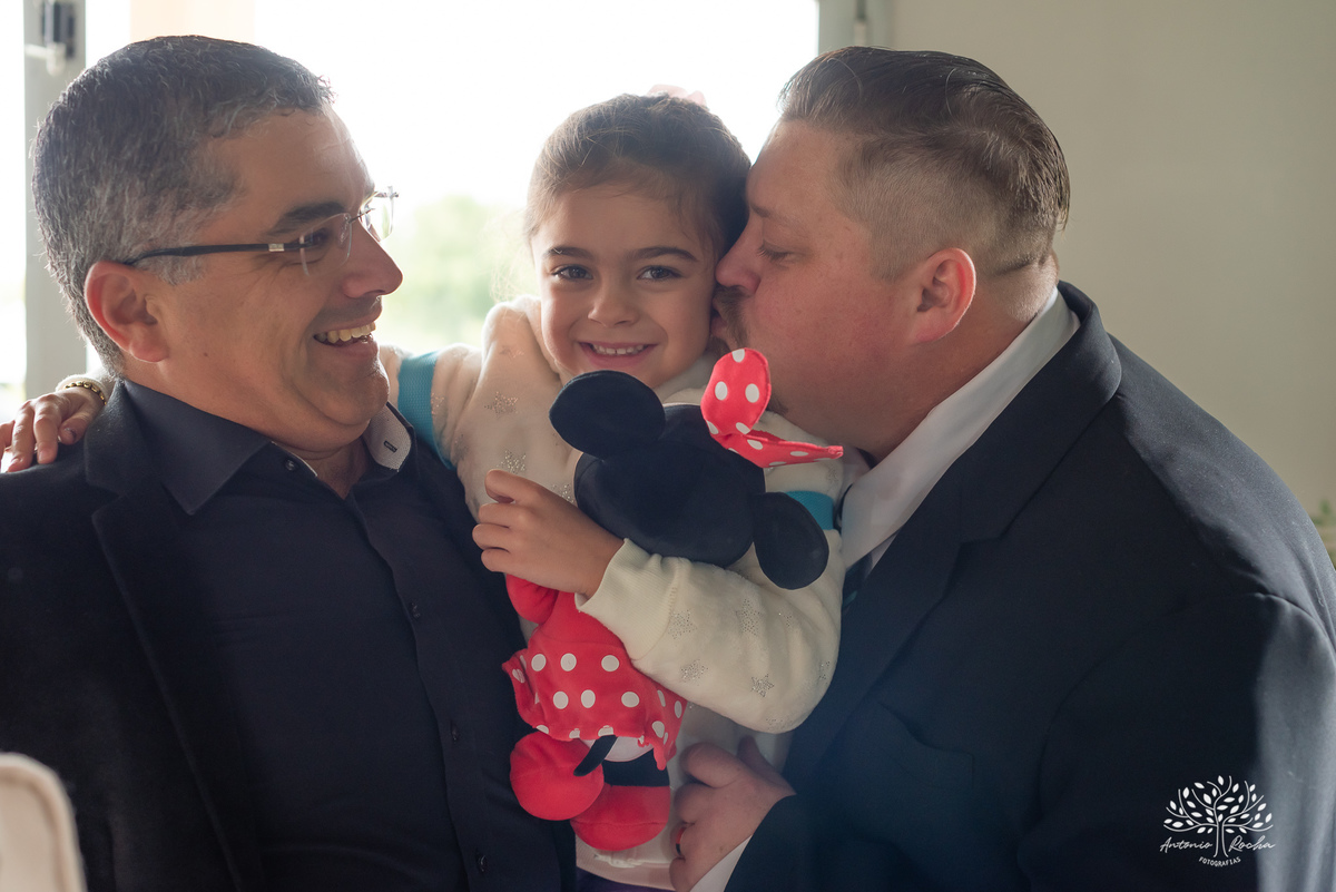 Casamento - celebração do amor - cerimônia no cartório - pajens - filhos do casal - espontaneidade - fotografia de casamento - abraços e dança - confiança no fotógrafo - registro de momentos - fotógrafo de casamento – Antonio Rocha Fotografias - Pelotas