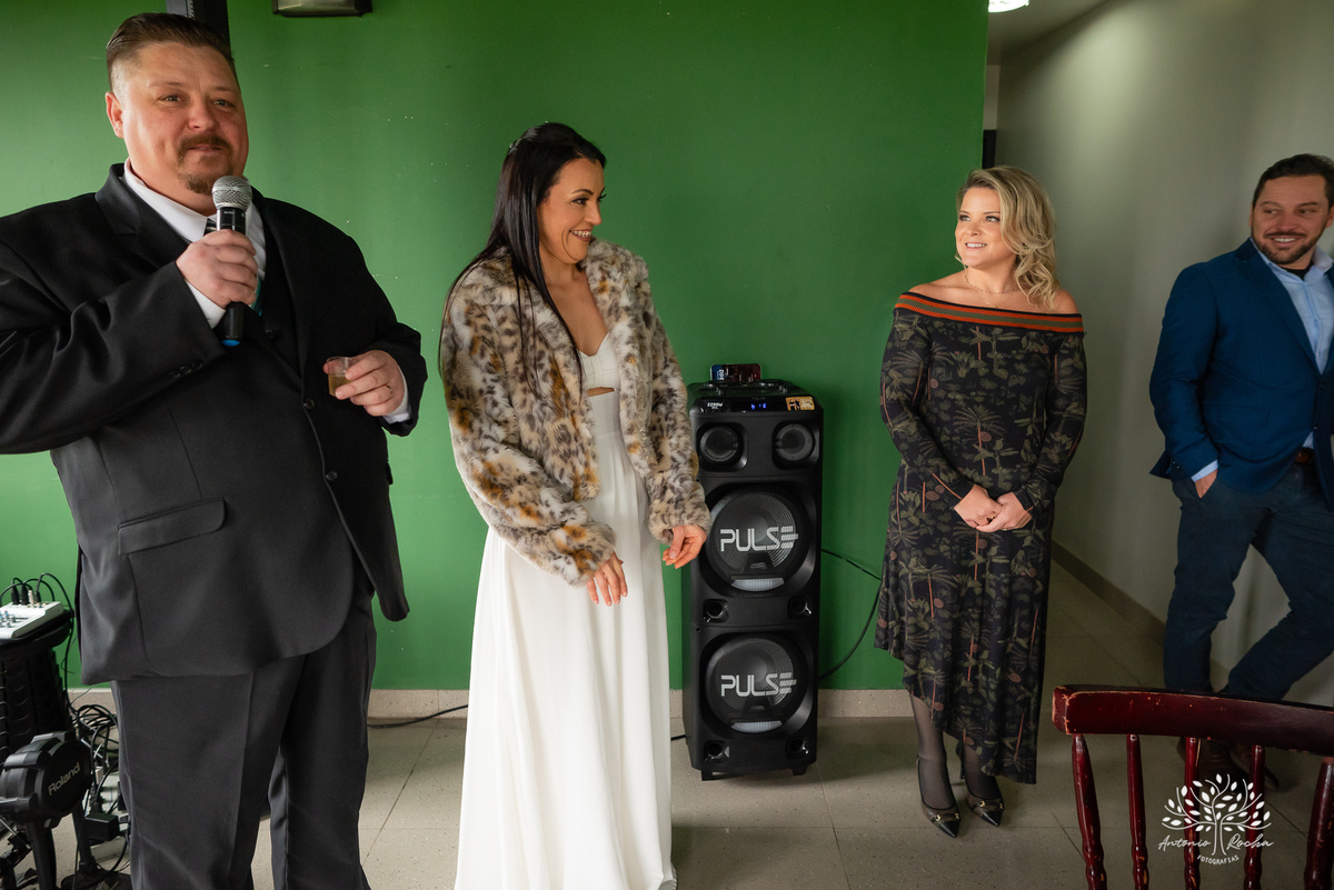 Casamento - celebração do amor - cerimônia no cartório - pajens - filhos do casal - espontaneidade - fotografia de casamento - abraços e dança - confiança no fotógrafo - registro de momentos - fotógrafo de casamento – Antonio Rocha Fotografias - Pelotas