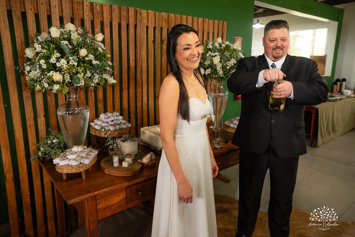 Casamento - celebração do amor - cerimônia no cartório - pajens - filhos do casal - espontaneidade - fotografia de casamento - abraços e dança - confiança no fotógrafo - registro de momentos - fotógrafo de casamento – Antonio Rocha Fotografias - Pelotas