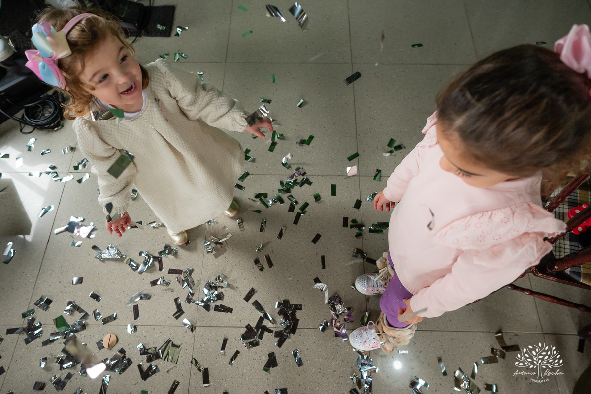Casamento - celebração do amor - cerimônia no cartório - pajens - filhos do casal - espontaneidade - fotografia de casamento - abraços e dança - confiança no fotógrafo - registro de momentos - fotógrafo de casamento – Antonio Rocha Fotografias - Pelotas