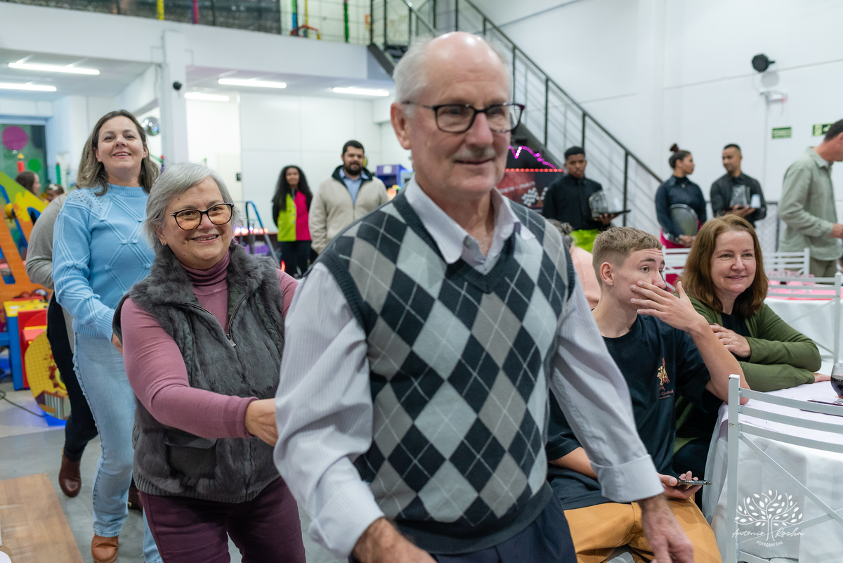 Elisa - aniversário - graciosidade - alegria - festa infantil - princesa - maquiagem - penteado - - playground - Roxito - brincadeiras - diversão - carinho - parabéns - família - confiança - fotografia infantil - Antonio Rocha Fotografias_loly Pop-Pelotas