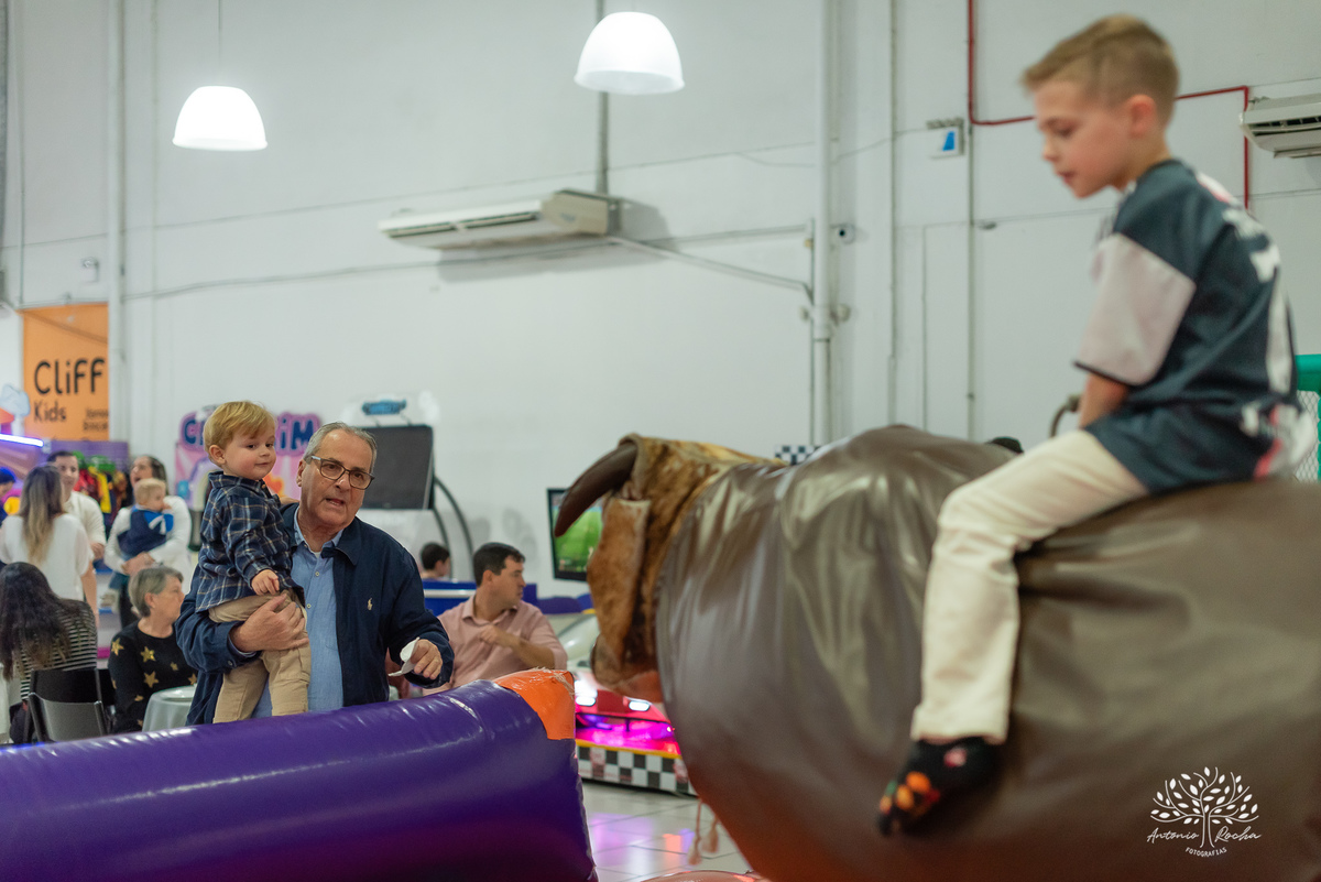 festa infantil - aniversário de 2 anos - baby Pedro - eventos - fotos espontâneas - brincadeiras infantis - diversão - registros autênticos - Antonio Rocha Fotografias - fotografia infantil - festa de aniversário - fotografia de família - Pelotas