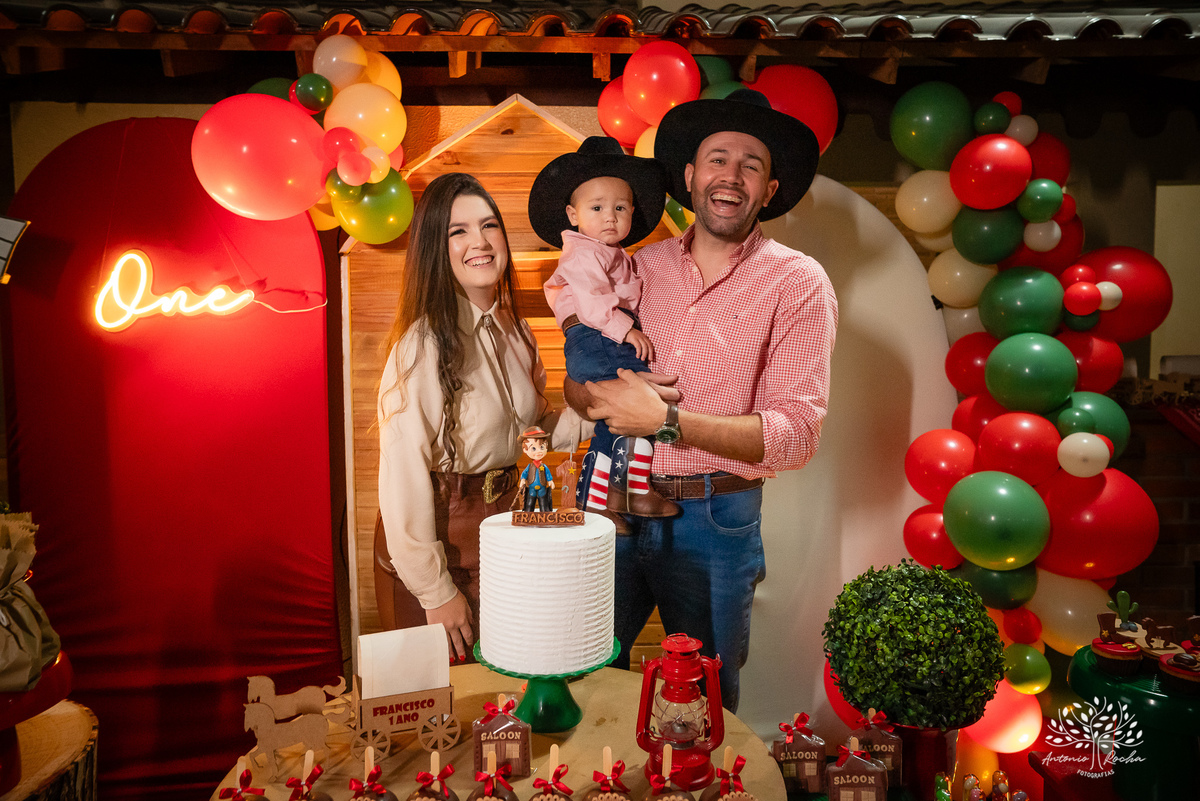 fotografia infantil - ensaio de gestante - aniversário de 1 ano - Velho Oeste - Morada do Sol - - ensaio ao ar livre – fotografia de festa - tio Antonio Rocha Fotografias – Pelotas - aniversário infantil - ensaio fotográfico - fotografia profissional