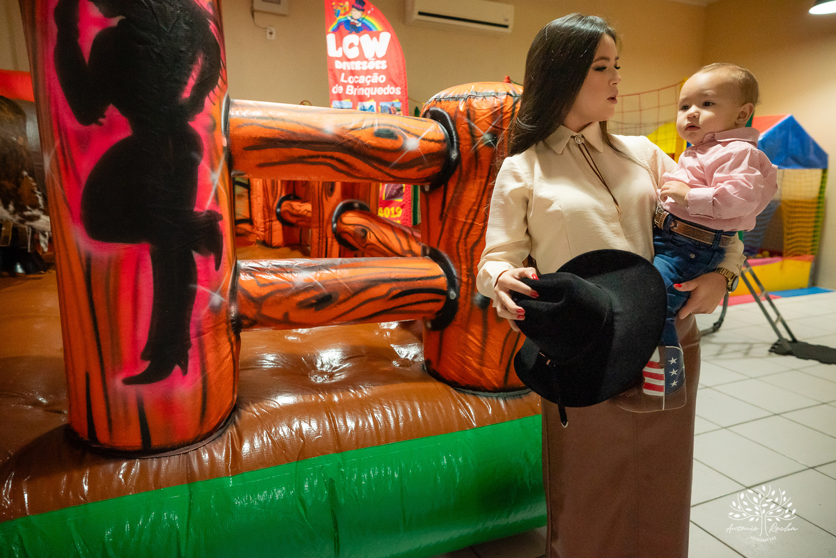 fotografia infantil - ensaio de gestante - aniversário de 1 ano - Velho Oeste - Morada do Sol - - ensaio ao ar livre – fotografia de festa - tio Antonio Rocha Fotografias – Pelotas - aniversário infantil - ensaio fotográfico - fotografia profissional