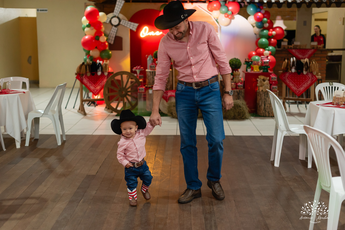 fotografia infantil - ensaio de gestante - aniversário de 1 ano - Velho Oeste - Morada do Sol - - ensaio ao ar livre – fotografia de festa - tio Antonio Rocha Fotografias – Pelotas - aniversário infantil - ensaio fotográfico - fotografia profissional