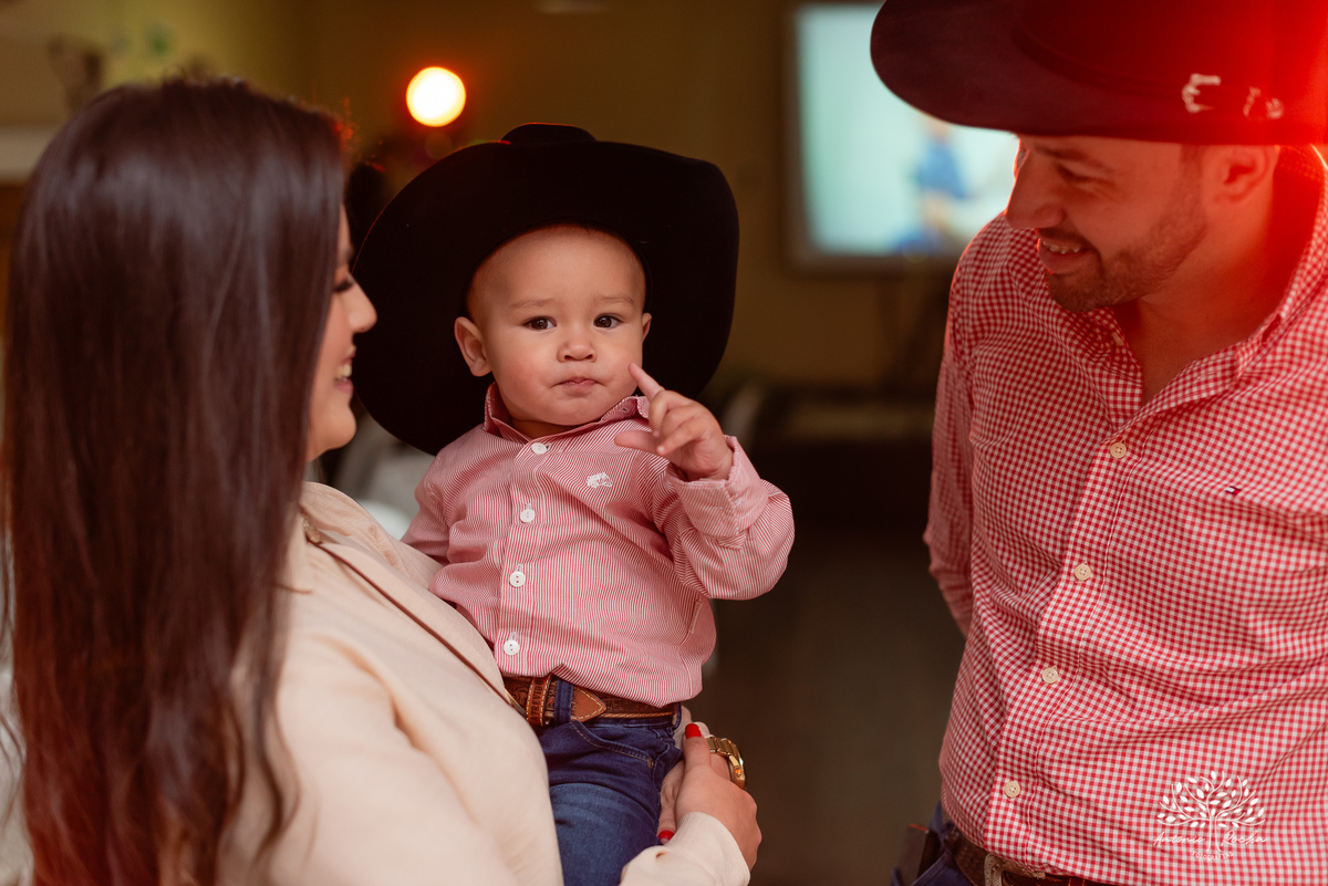 fotografia infantil - ensaio de gestante - aniversário de 1 ano - Velho Oeste - Morada do Sol - - ensaio ao ar livre – fotografia de festa - tio Antonio Rocha Fotografias – Pelotas - aniversário infantil - ensaio fotográfico - fotografia profissional