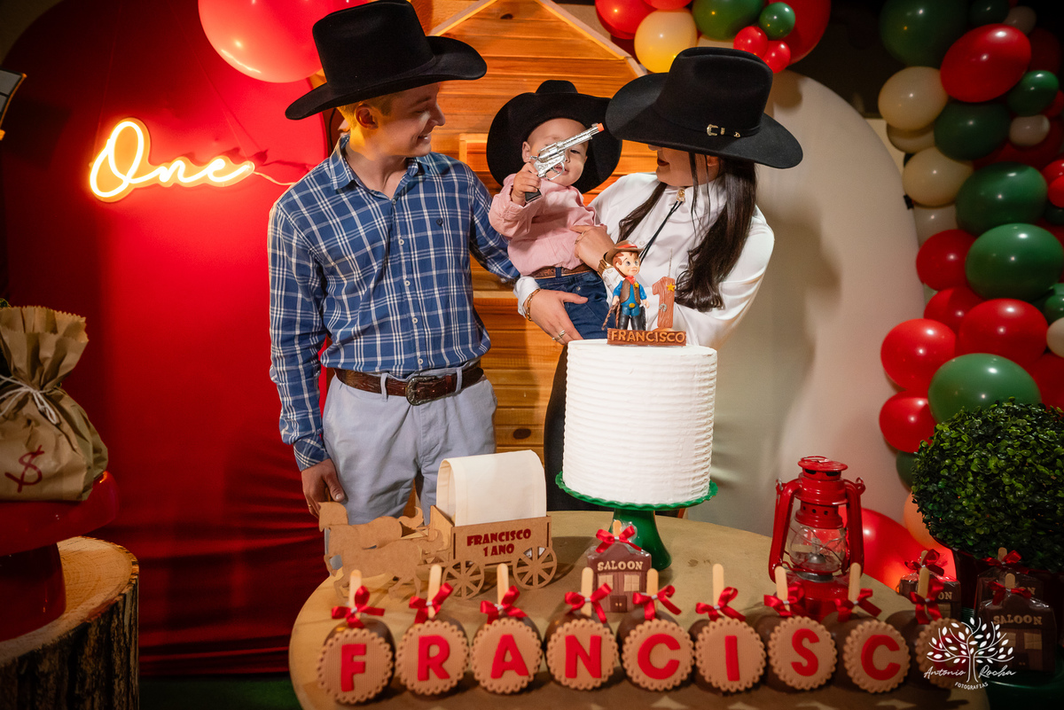 fotografia infantil - ensaio de gestante - aniversário de 1 ano - Velho Oeste - Morada do Sol - - ensaio ao ar livre – fotografia de festa - tio Antonio Rocha Fotografias – Pelotas - aniversário infantil - ensaio fotográfico - fotografia profissional