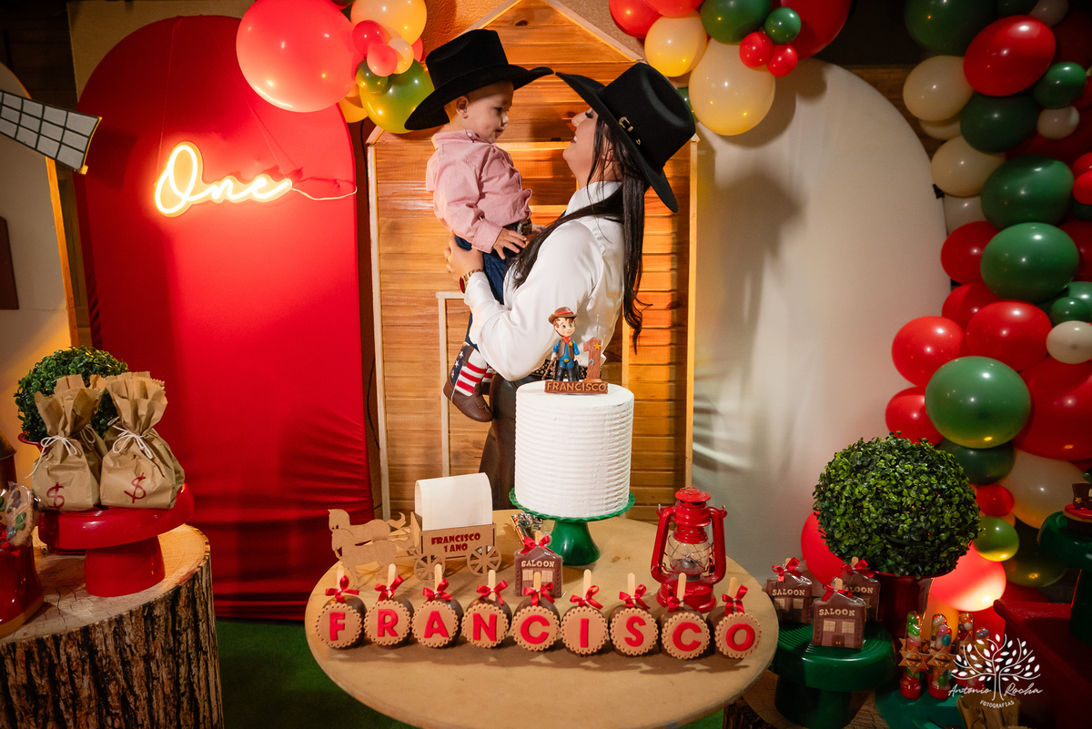 fotografia infantil - ensaio de gestante - aniversário de 1 ano - Velho Oeste - Morada do Sol - - ensaio ao ar livre – fotografia de festa - tio Antonio Rocha Fotografias – Pelotas - aniversário infantil - ensaio fotográfico - fotografia profissional