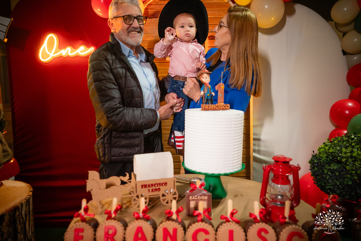 fotografia infantil - ensaio de gestante - aniversário de 1 ano - Velho Oeste - Morada do Sol - - ensaio ao ar livre – fotografia de festa - tio Antonio Rocha Fotografias – Pelotas - aniversário infantil - ensaio fotográfico - fotografia profissional
