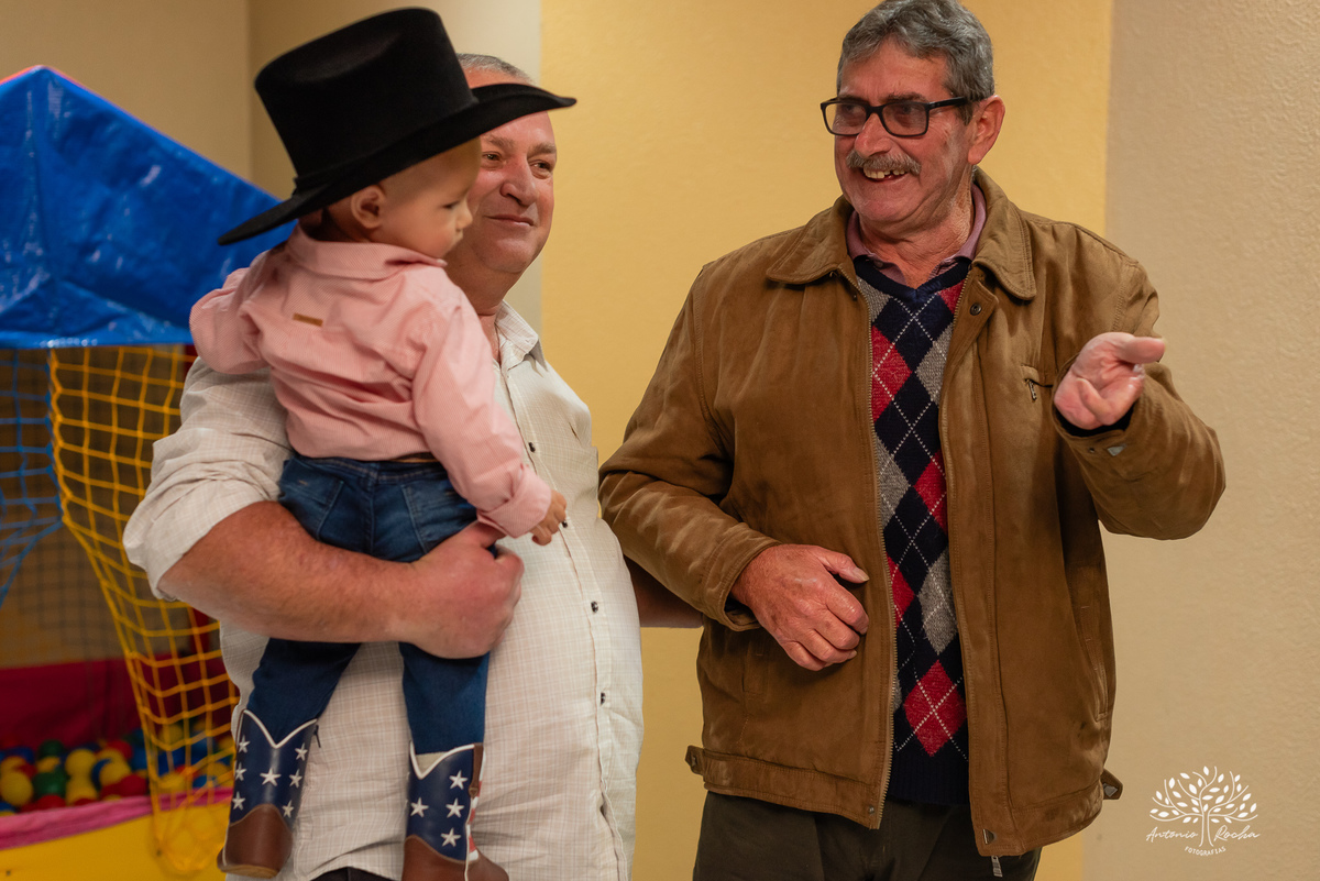 fotografia infantil - ensaio de gestante - aniversário de 1 ano - Velho Oeste - Morada do Sol - - ensaio ao ar livre – fotografia de festa - tio Antonio Rocha Fotografias – Pelotas - aniversário infantil - ensaio fotográfico - fotografia profissional