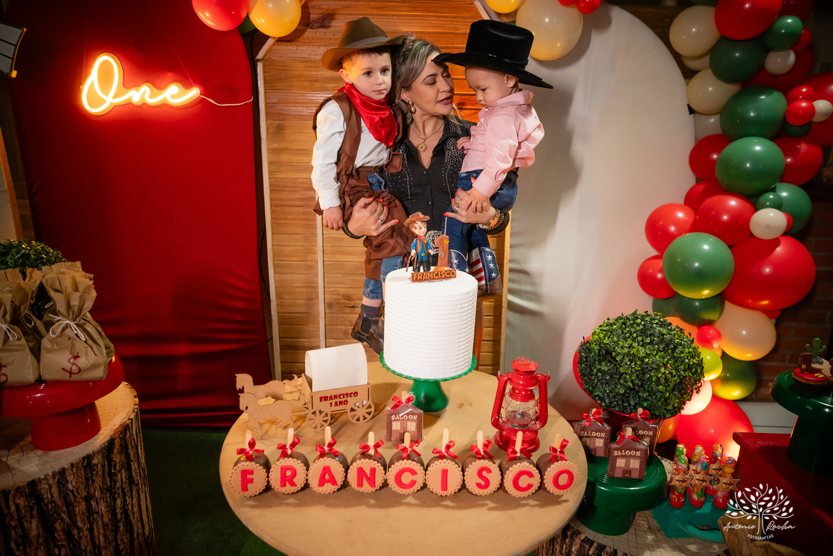 fotografia infantil - ensaio de gestante - aniversário de 1 ano - Velho Oeste - Morada do Sol - - ensaio ao ar livre – fotografia de festa - tio Antonio Rocha Fotografias – Pelotas - aniversário infantil - ensaio fotográfico - fotografia profissional