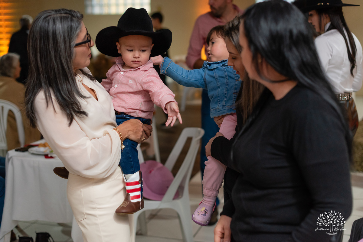 fotografia infantil - ensaio de gestante - aniversário de 1 ano - Velho Oeste - Morada do Sol - - ensaio ao ar livre – fotografia de festa - tio Antonio Rocha Fotografias – Pelotas - aniversário infantil - ensaio fotográfico - fotografia profissional