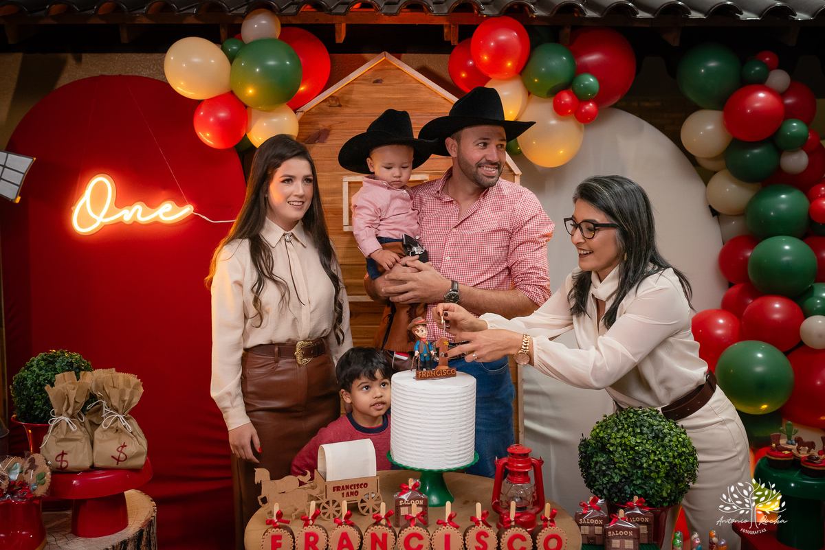 fotografia infantil - ensaio de gestante - aniversário de 1 ano - Velho Oeste - Morada do Sol - - ensaio ao ar livre – fotografia de festa - tio Antonio Rocha Fotografias – Pelotas - aniversário infantil - ensaio fotográfico - fotografia profissional