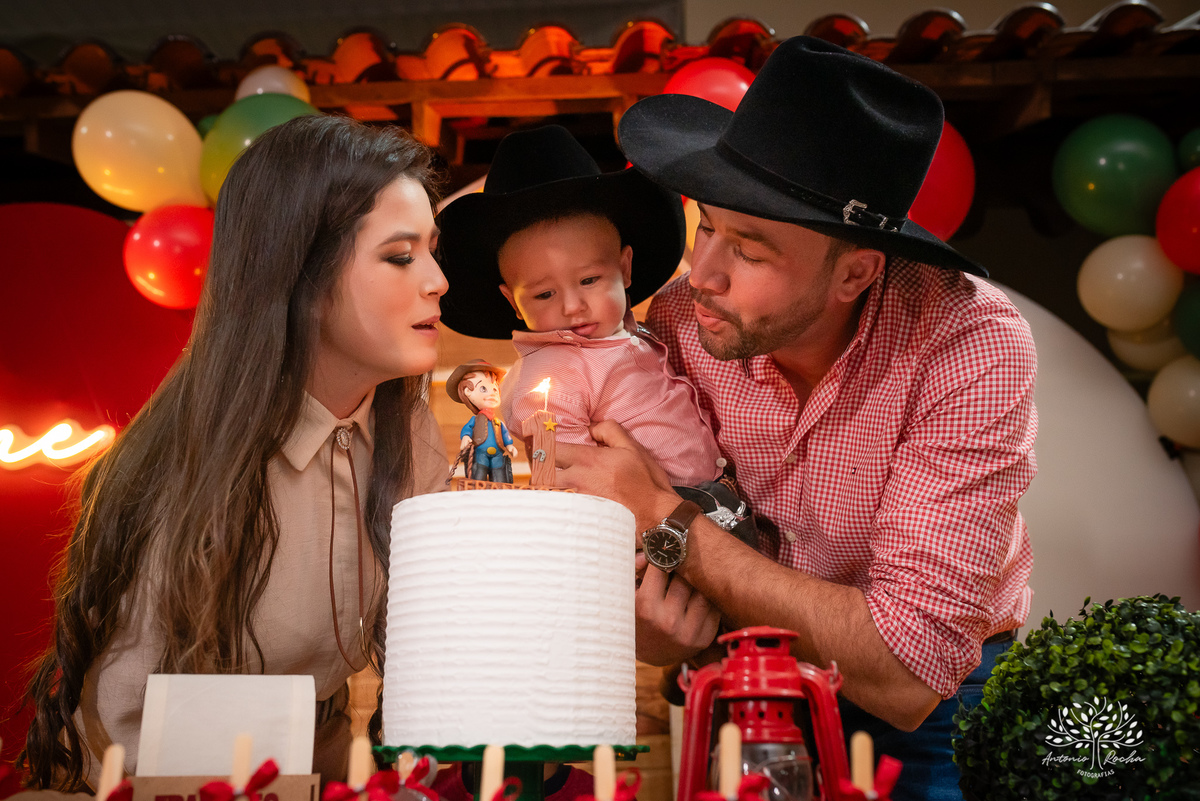 fotografia infantil - ensaio de gestante - aniversário de 1 ano - Velho Oeste - Morada do Sol - - ensaio ao ar livre – fotografia de festa - tio Antonio Rocha Fotografias – Pelotas - aniversário infantil - ensaio fotográfico - fotografia profissional