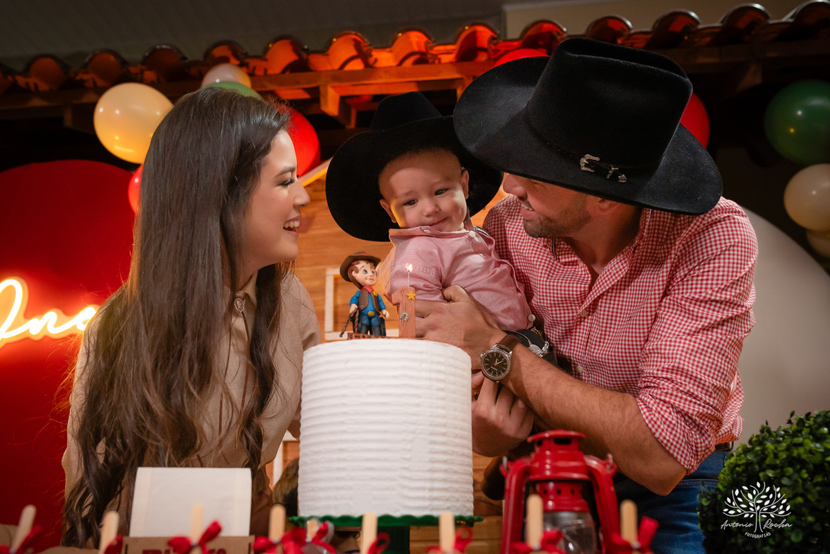 fotografia infantil - ensaio de gestante - aniversário de 1 ano - Velho Oeste - Morada do Sol - - ensaio ao ar livre – fotografia de festa - tio Antonio Rocha Fotografias – Pelotas - aniversário infantil - ensaio fotográfico - fotografia profissional