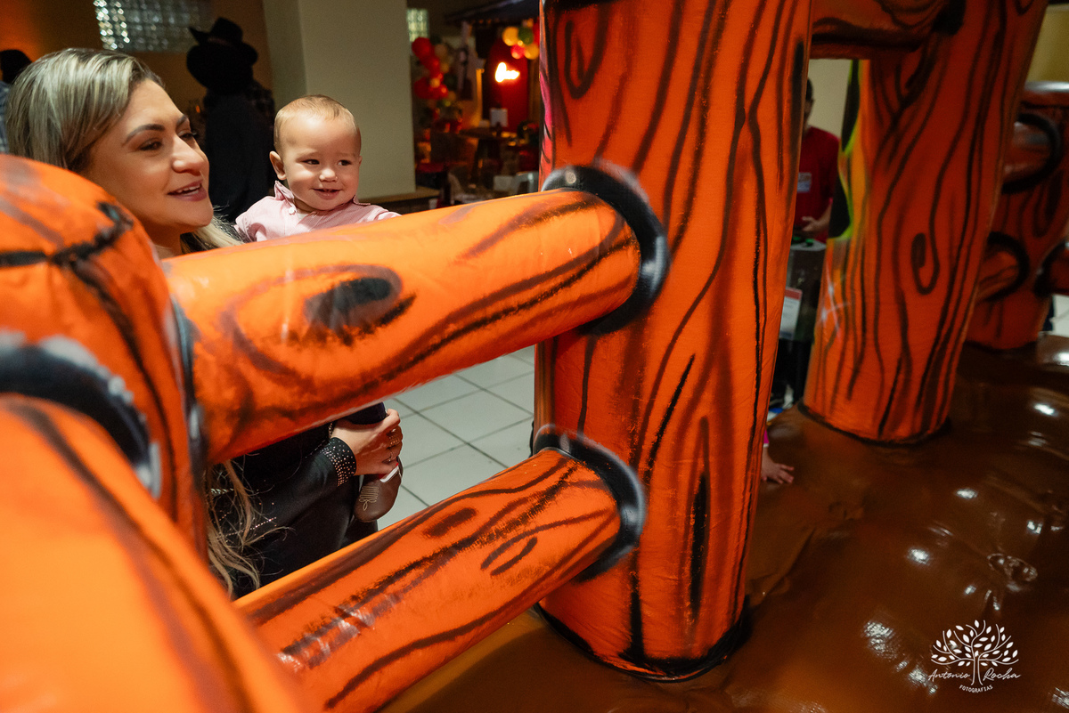 fotografia infantil - ensaio de gestante - aniversário de 1 ano - Velho Oeste - Morada do Sol - - ensaio ao ar livre – fotografia de festa - tio Antonio Rocha Fotografias – Pelotas - aniversário infantil - ensaio fotográfico - fotografia profissional