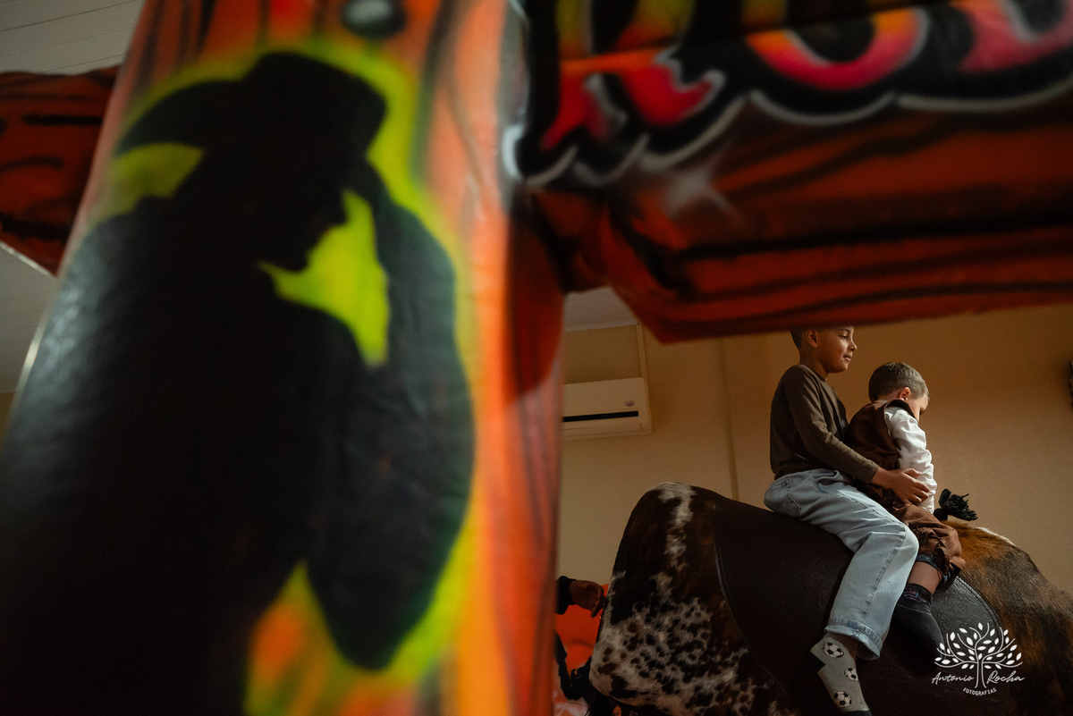 fotografia infantil - ensaio de gestante - aniversário de 1 ano - Velho Oeste - Morada do Sol - - ensaio ao ar livre – fotografia de festa - tio Antonio Rocha Fotografias – Pelotas - aniversário infantil - ensaio fotográfico - fotografia profissional