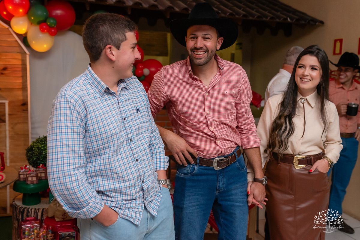fotografia infantil - ensaio de gestante - aniversário de 1 ano - Velho Oeste - Morada do Sol - - ensaio ao ar livre – fotografia de festa - tio Antonio Rocha Fotografias – Pelotas - aniversário infantil - ensaio fotográfico - fotografia profissional