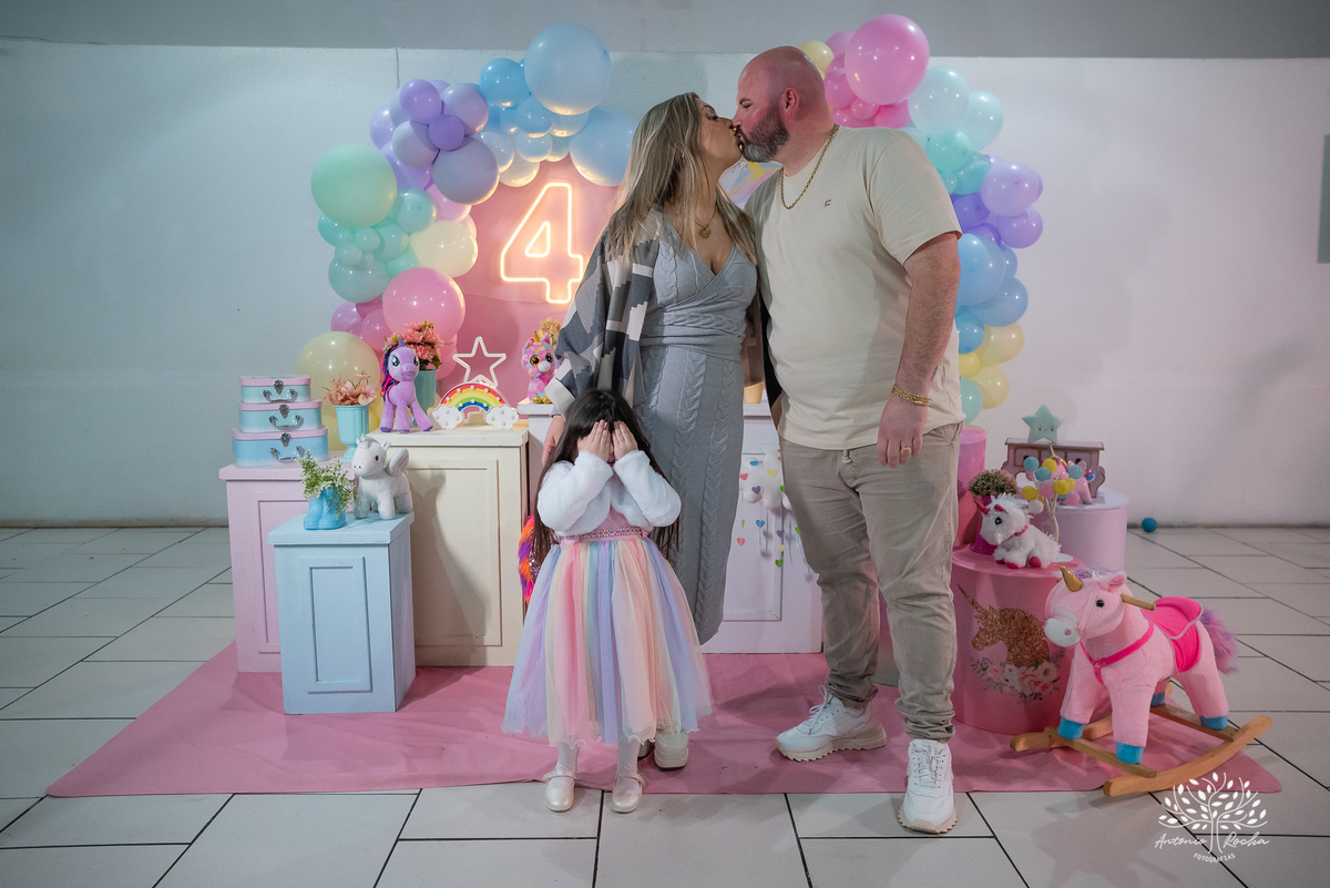 aniversário infantil - 4 anos - Maria Eduarda - Madu - festa temática - unicórnio - fotografia infantil - espontaneidade - alegria - infância feliz - fotógrafo profissional - Amâncio Jorge - brinquedos - algodão doce – Antonio Rocha Fotografias - Pelotas