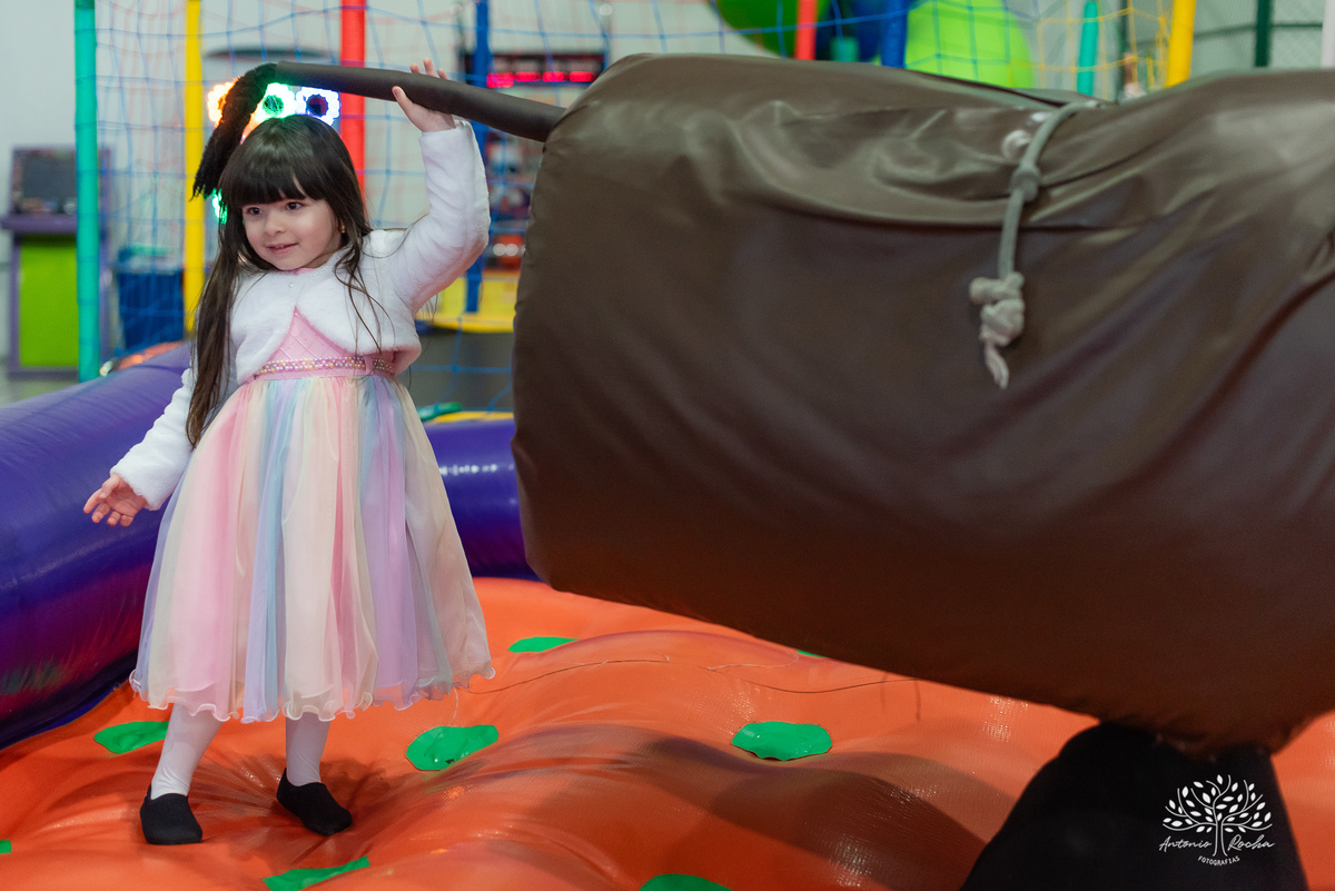 aniversário infantil - 4 anos - Maria Eduarda - Madu - festa temática - unicórnio - fotografia infantil - espontaneidade - alegria - infância feliz - fotógrafo profissional - Amâncio Jorge - brinquedos - algodão doce – Antonio Rocha Fotografias - Pelotas