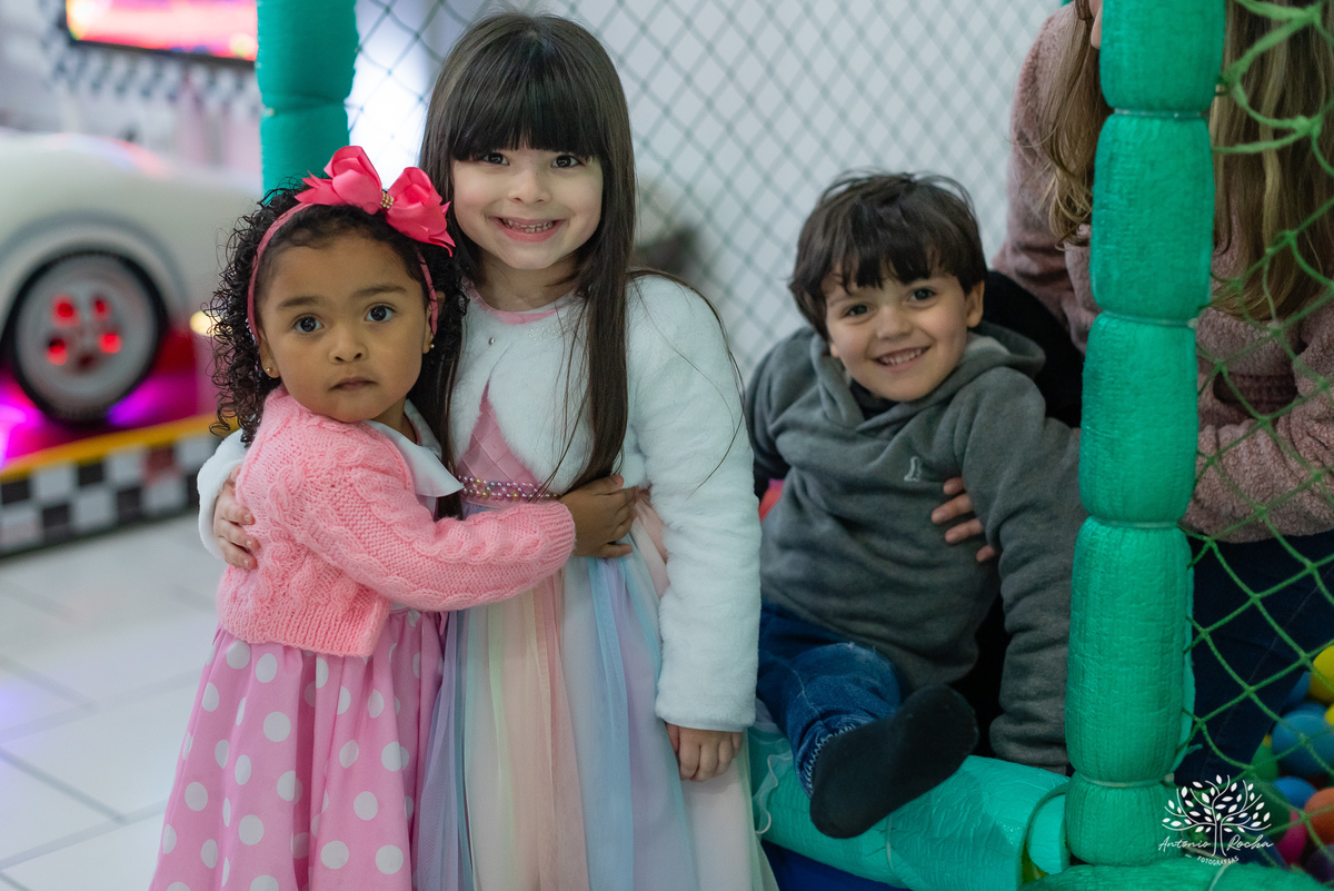 aniversário infantil - 4 anos - Maria Eduarda - Madu - festa temática - unicórnio - fotografia infantil - espontaneidade - alegria - infância feliz - fotógrafo profissional - Amâncio Jorge - brinquedos - algodão doce – Antonio Rocha Fotografias - Pelotas