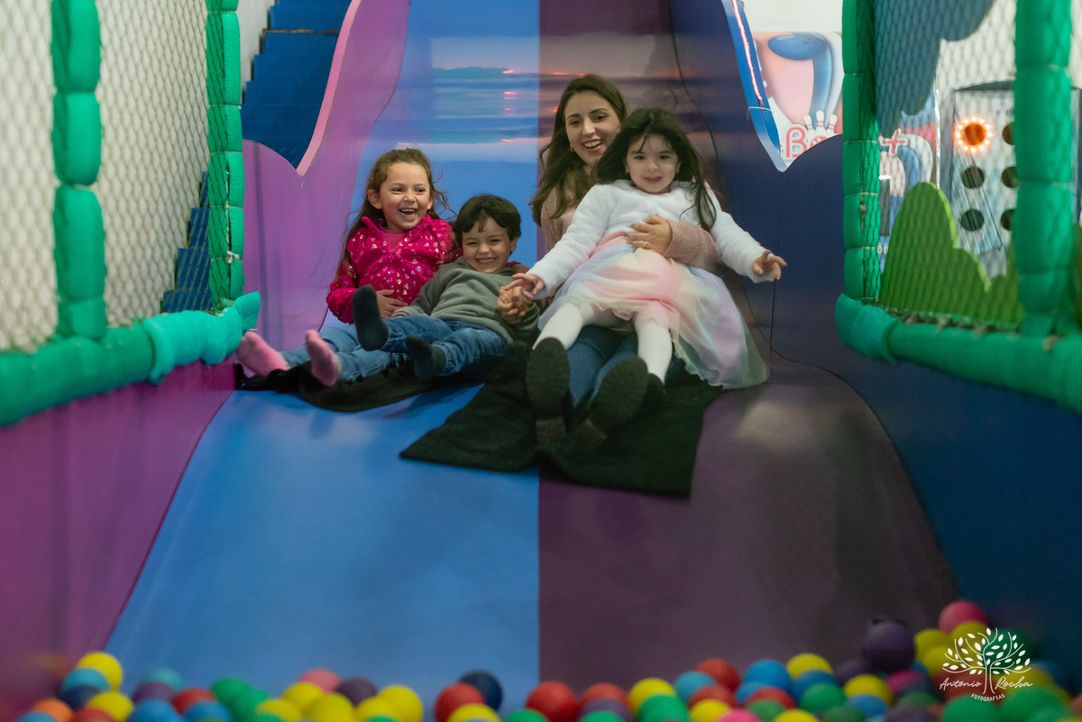 aniversário infantil - 4 anos - Maria Eduarda - Madu - festa temática - unicórnio - fotografia infantil - espontaneidade - alegria - infância feliz - fotógrafo profissional - Amâncio Jorge - brinquedos - algodão doce – Antonio Rocha Fotografias - Pelotas