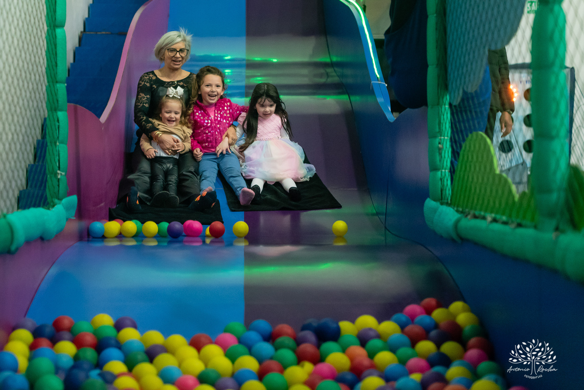 aniversário infantil - 4 anos - Maria Eduarda - Madu - festa temática - unicórnio - fotografia infantil - espontaneidade - alegria - infância feliz - fotógrafo profissional - Amâncio Jorge - brinquedos - algodão doce – Antonio Rocha Fotografias - Pelotas