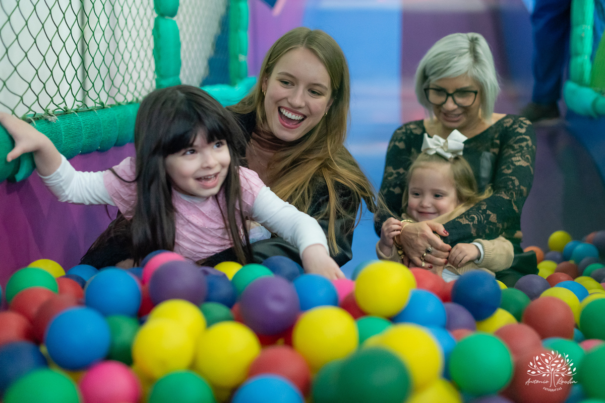 aniversário infantil - 4 anos - Maria Eduarda - Madu - festa temática - unicórnio - fotografia infantil - espontaneidade - alegria - infância feliz - fotógrafo profissional - Amâncio Jorge - brinquedos - algodão doce – Antonio Rocha Fotografias - Pelotas