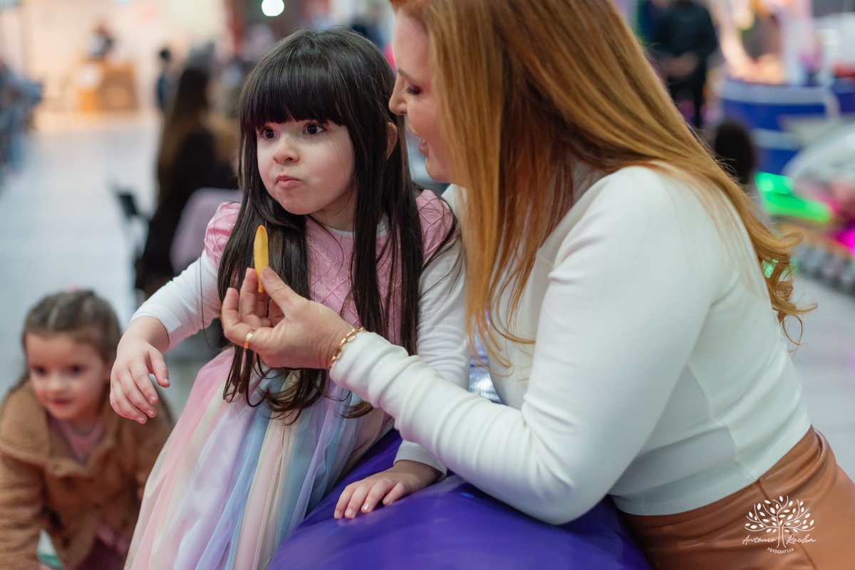 aniversário infantil - 4 anos - Maria Eduarda - Madu - festa temática - unicórnio - fotografia infantil - espontaneidade - alegria - infância feliz - fotógrafo profissional - Amâncio Jorge - brinquedos - algodão doce – Antonio Rocha Fotografias - Pelotas