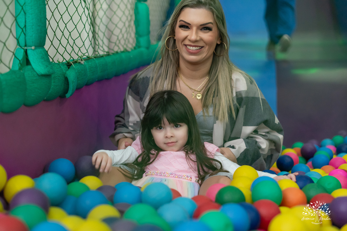 aniversário infantil - 4 anos - Maria Eduarda - Madu - festa temática - unicórnio - fotografia infantil - espontaneidade - alegria - infância feliz - fotógrafo profissional - Amâncio Jorge - brinquedos - algodão doce – Antonio Rocha Fotografias - Pelotas