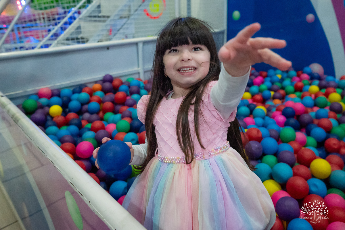 aniversário infantil - 4 anos - Maria Eduarda - Madu - festa temática - unicórnio - fotografia infantil - espontaneidade - alegria - infância feliz - fotógrafo profissional - Amâncio Jorge - brinquedos - algodão doce – Antonio Rocha Fotografias - Pelotas