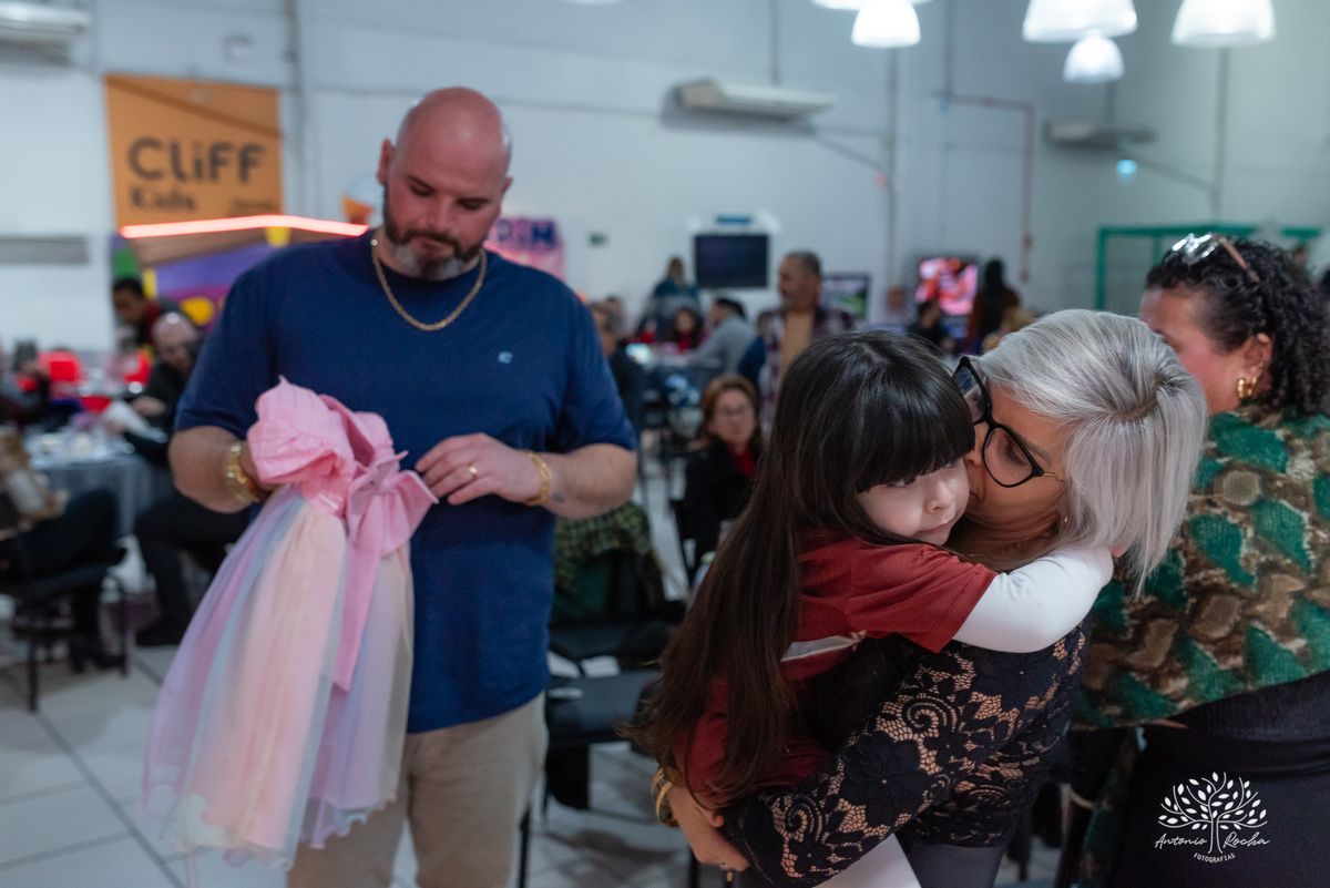 aniversário infantil - 4 anos - Maria Eduarda - Madu - festa temática - unicórnio - fotografia infantil - espontaneidade - alegria - infância feliz - fotógrafo profissional - Amâncio Jorge - brinquedos - algodão doce – Antonio Rocha Fotografias - Pelotas