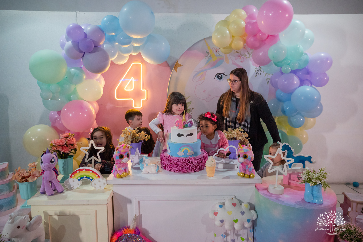 aniversário infantil - 4 anos - Maria Eduarda - Madu - festa temática - unicórnio - fotografia infantil - espontaneidade - alegria - infância feliz - fotógrafo profissional - Amâncio Jorge - brinquedos - algodão doce – Antonio Rocha Fotografias - Pelotas