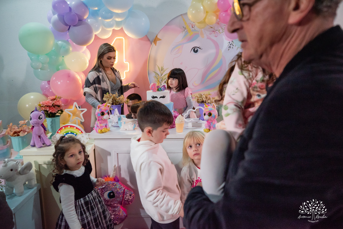aniversário infantil - 4 anos - Maria Eduarda - Madu - festa temática - unicórnio - fotografia infantil - espontaneidade - alegria - infância feliz - fotógrafo profissional - Amâncio Jorge - brinquedos - algodão doce – Antonio Rocha Fotografias - Pelotas