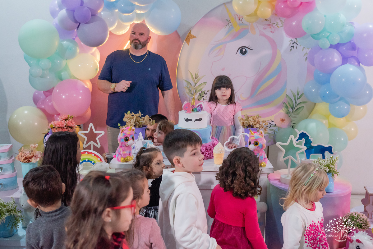 aniversário infantil - 4 anos - Maria Eduarda - Madu - festa temática - unicórnio - fotografia infantil - espontaneidade - alegria - infância feliz - fotógrafo profissional - Amâncio Jorge - brinquedos - algodão doce – Antonio Rocha Fotografias - Pelotas
