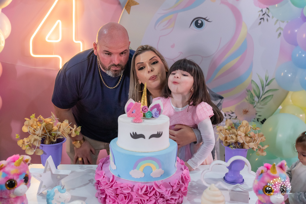 aniversário infantil - 4 anos - Maria Eduarda - Madu - festa temática - unicórnio - fotografia infantil - espontaneidade - alegria - infância feliz - fotógrafo profissional - Amâncio Jorge - brinquedos - algodão doce – Antonio Rocha Fotografias - Pelotas