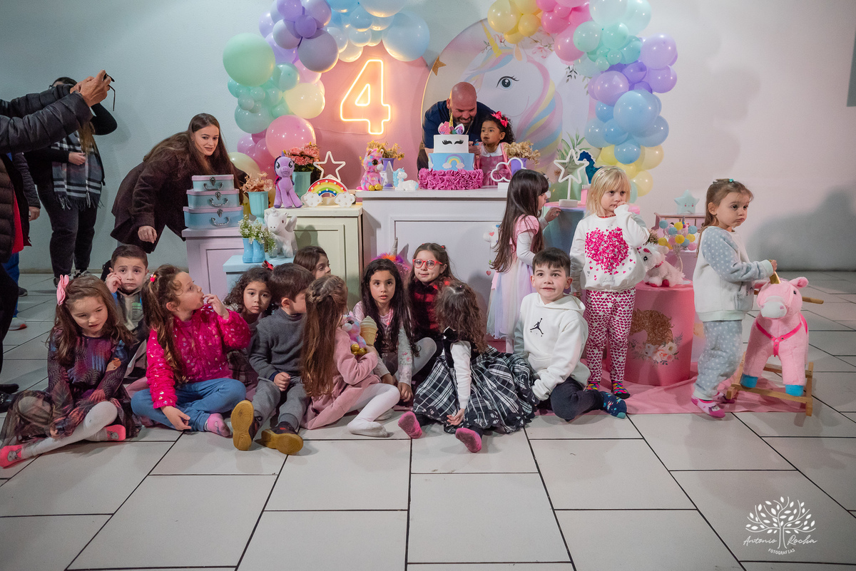 aniversário infantil - 4 anos - Maria Eduarda - Madu - festa temática - unicórnio - fotografia infantil - espontaneidade - alegria - infância feliz - fotógrafo profissional - Amâncio Jorge - brinquedos - algodão doce – Antonio Rocha Fotografias - Pelotas