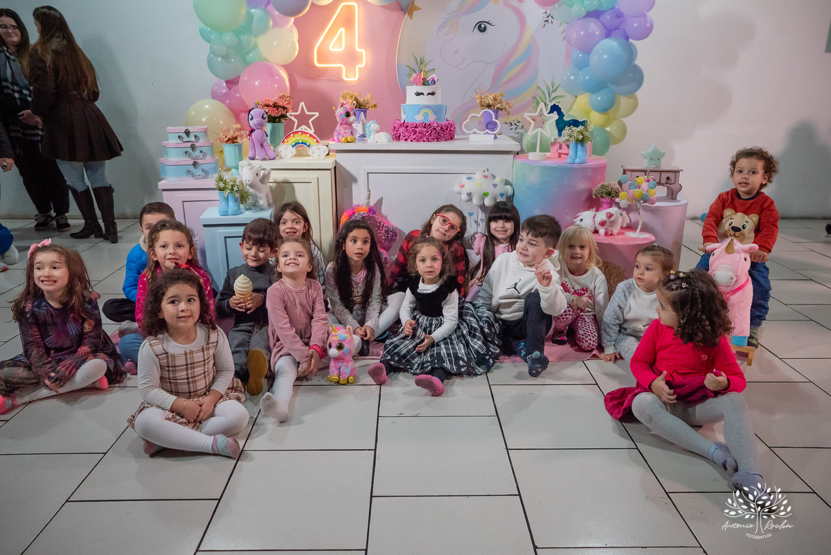 aniversário infantil - 4 anos - Maria Eduarda - Madu - festa temática - unicórnio - fotografia infantil - espontaneidade - alegria - infância feliz - fotógrafo profissional - Amâncio Jorge - brinquedos - algodão doce – Antonio Rocha Fotografias - Pelotas