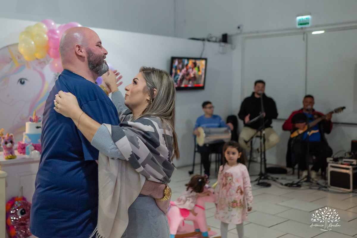 aniversário infantil - 4 anos - Maria Eduarda - Madu - festa temática - unicórnio - fotografia infantil - espontaneidade - alegria - infância feliz - fotógrafo profissional - Amâncio Jorge - brinquedos - algodão doce – Antonio Rocha Fotografias - Pelotas